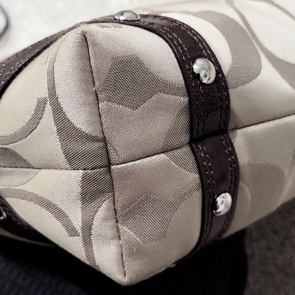 EUC Coach signature Women's metal chain stud shoulder bag & wallet set, tan - Picture 9 of 16